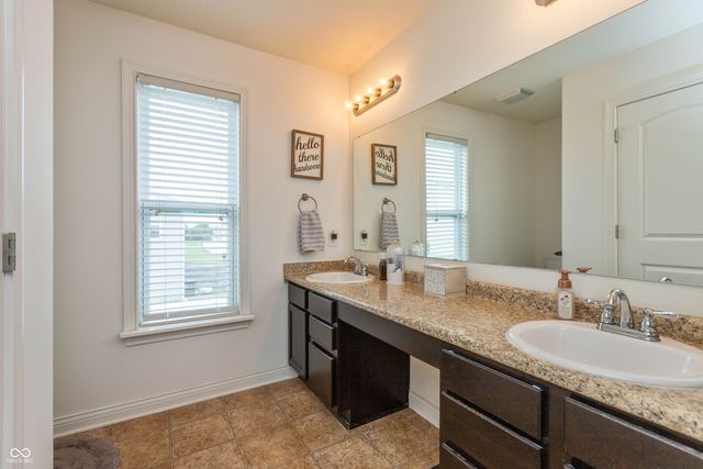 4674 Maplelawn Drive, Columbus, IN 47203