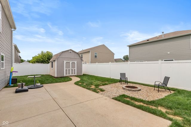 4674 Maplelawn Drive, Columbus, IN 47203