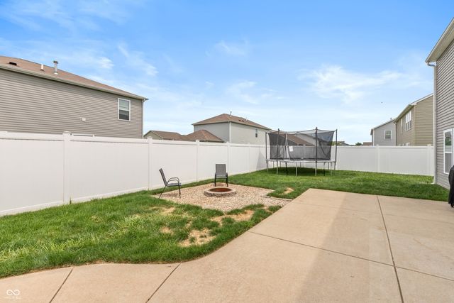 4674 Maplelawn Drive, Columbus, IN 47203