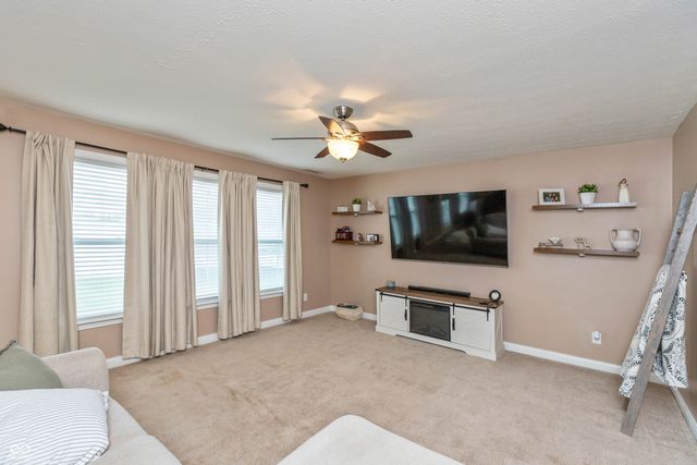 4674 Maplelawn Drive, Columbus, IN 47203