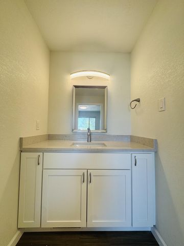 4707 Huntington Drive NE, Albuquerque, NM 87111