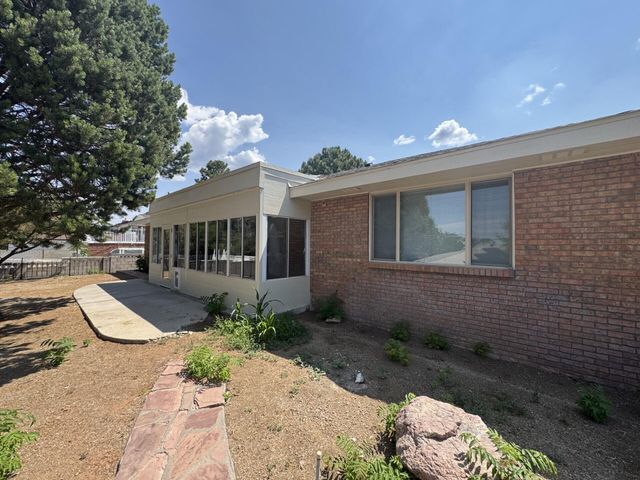 4707 Huntington Drive NE, Albuquerque, NM 87111