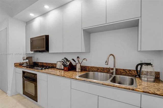 725 Crandon Blvd 203, Key Biscayne, FL 33149