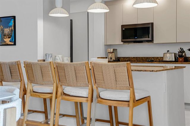 725 Crandon Blvd 203, Key Biscayne, FL 33149