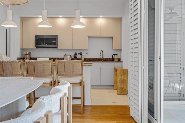 725 Crandon Blvd 203, Key Biscayne, FL 33149