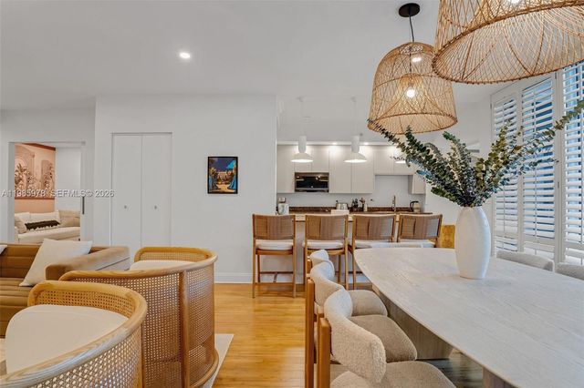 725 Crandon Blvd 203, Key Biscayne, FL 33149