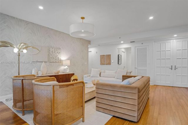 725 Crandon Blvd 203, Key Biscayne, FL 33149