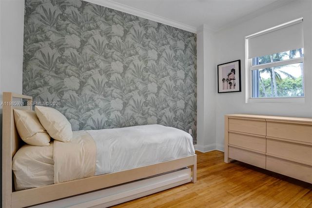 725 Crandon Blvd 203, Key Biscayne, FL 33149