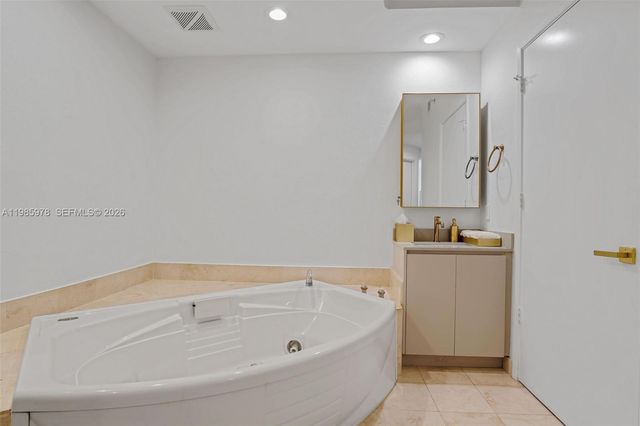 725 Crandon Blvd 203, Key Biscayne, FL 33149