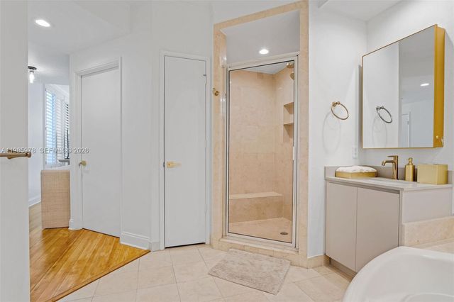 725 Crandon Blvd 203, Key Biscayne, FL 33149