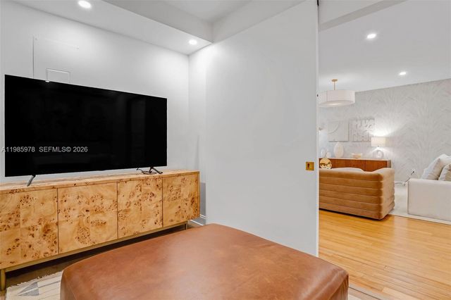 725 Crandon Blvd 203, Key Biscayne, FL 33149