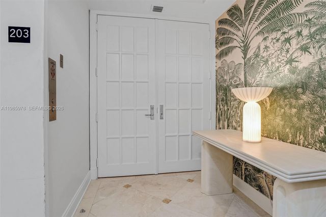 725 Crandon Blvd 203, Key Biscayne, FL 33149