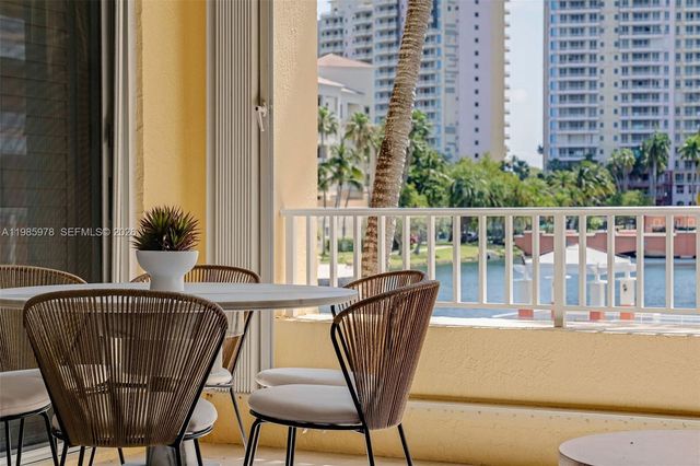 725 Crandon Blvd 203, Key Biscayne, FL 33149