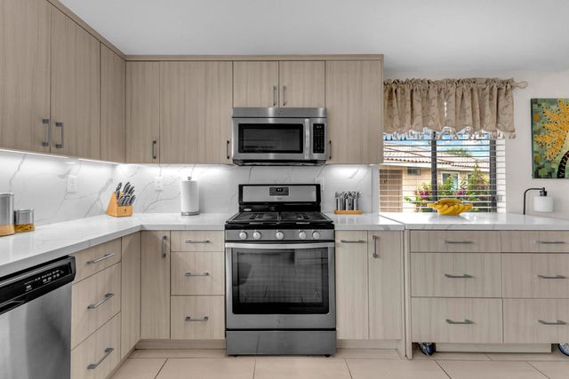 260 Calle Del Verano, Palm Desert, CA 92260