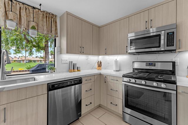 260 Calle Del Verano, Palm Desert, CA 92260
