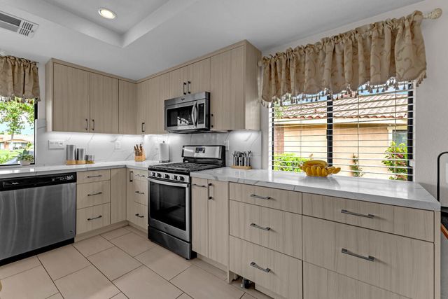 260 Calle Del Verano, Palm Desert, CA 92260