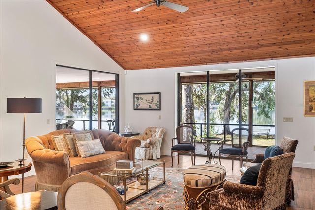 521 CENTURY OAK COURT, Lakeland, FL 33813