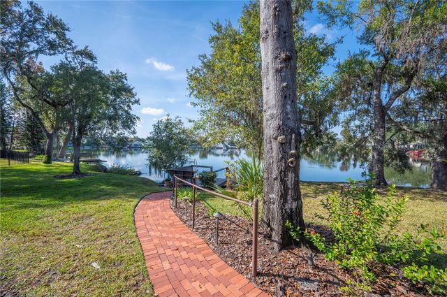 521 CENTURY OAK COURT, Lakeland, FL 33813