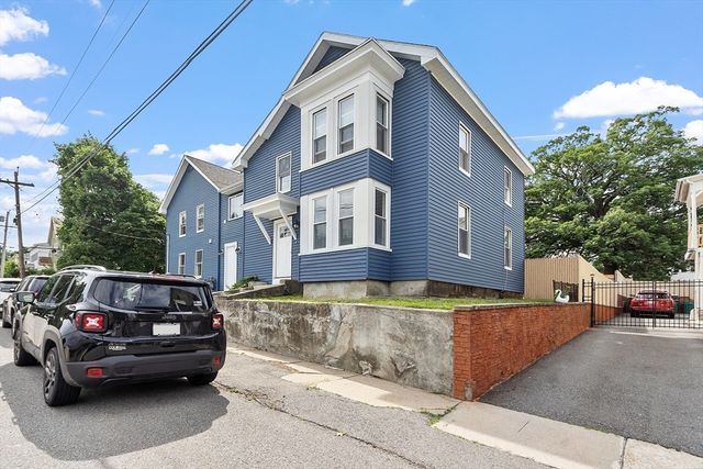 25 Cane St, Fitchburg, MA 01420