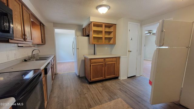 1253 E Davis Road, Jacksonville, NC 28546
