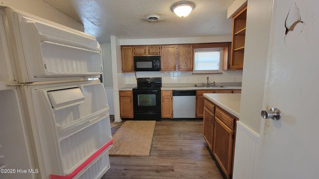 1253 E Davis Road, Jacksonville, NC 28546