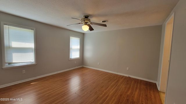1253 E Davis Road, Jacksonville, NC 28546