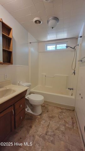 1253 E Davis Road, Jacksonville, NC 28546