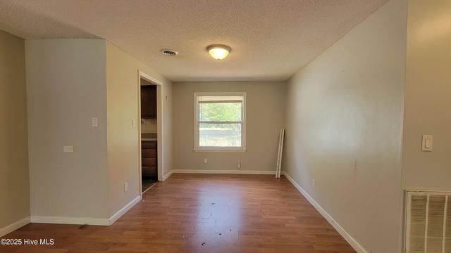 1253 E Davis Road, Jacksonville, NC 28546