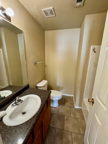 1602 N Willowbrook Drive, Fayetteville, AR 72703