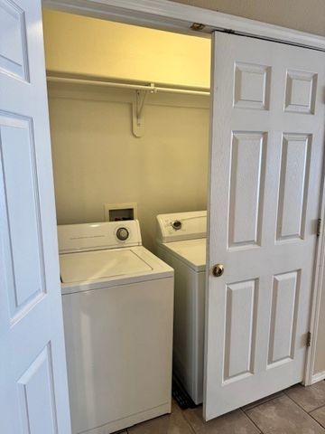 1602 N Willowbrook Drive, Fayetteville, AR 72703