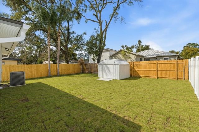 2114 E JUNEAU STREET, Tampa, FL 33604