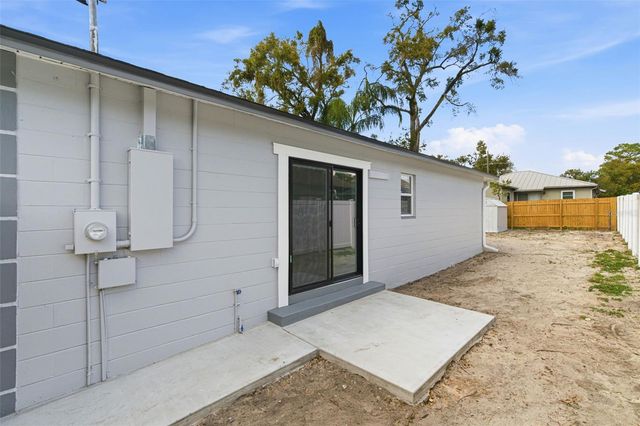 2114 E JUNEAU STREET, Tampa, FL 33604