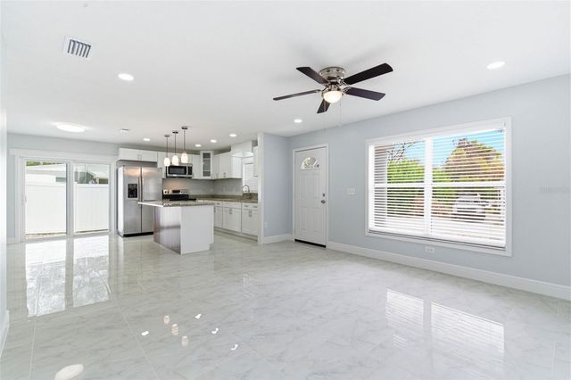 2114 E JUNEAU STREET, Tampa, FL 33604