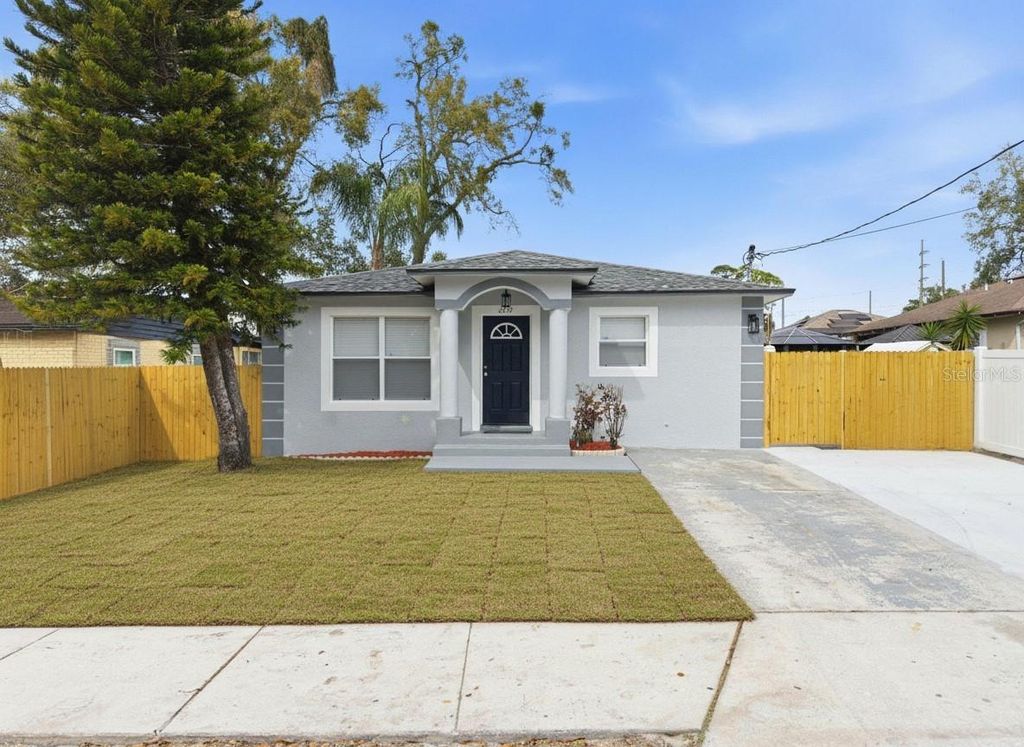 2114 E JUNEAU STREET, Tampa, FL 33604