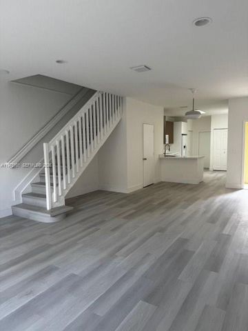 2179 Hacienda Ter 2179, Weston, FL 33327