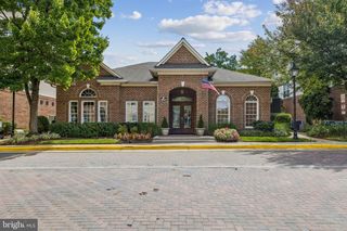3009 NICOSH CIR #4301, Falls Church, VA 22042