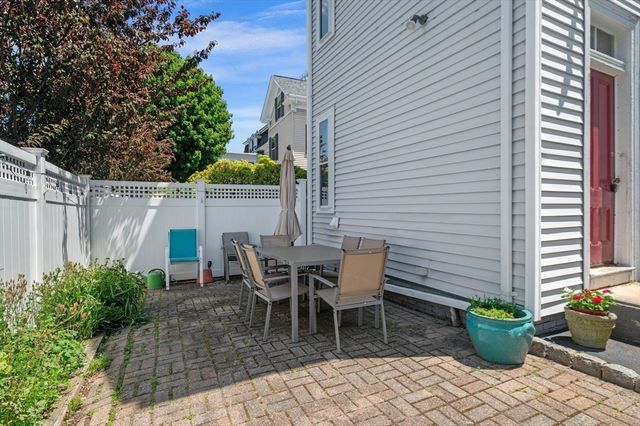 9 Boardman St 3, Salem, MA 01970