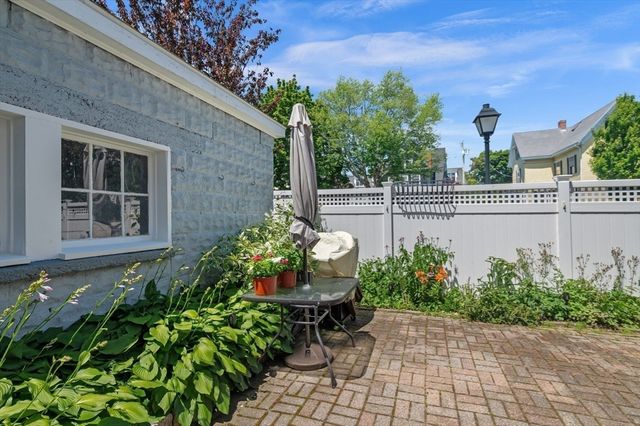 9 Boardman St 3, Salem, MA 01970