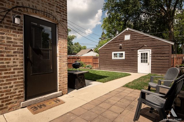 4155 S EBERLY Avenue, Brookfield, IL 60513