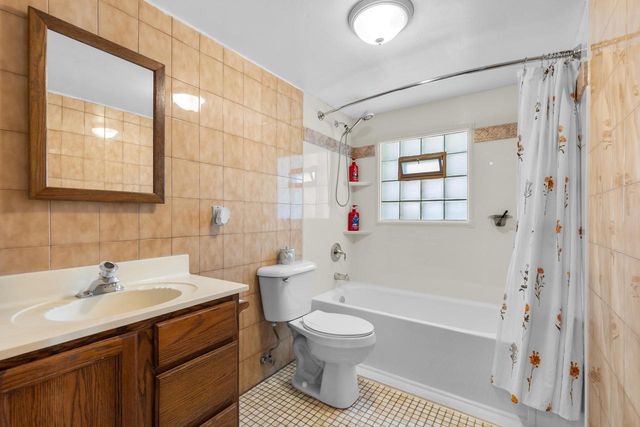 2781 S 76th STREET, West Allis, WI 53219