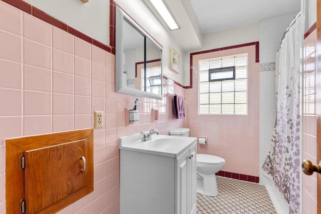 2781 S 76th STREET, West Allis, WI 53219