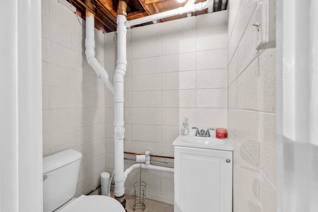 2781 S 76th STREET, West Allis, WI 53219