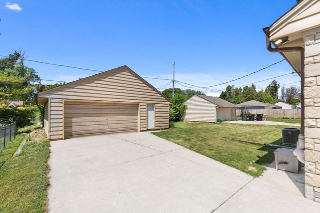 2781 S 76th STREET, West Allis, WI 53219