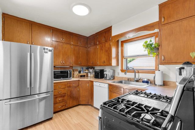 2781 S 76th STREET, West Allis, WI 53219