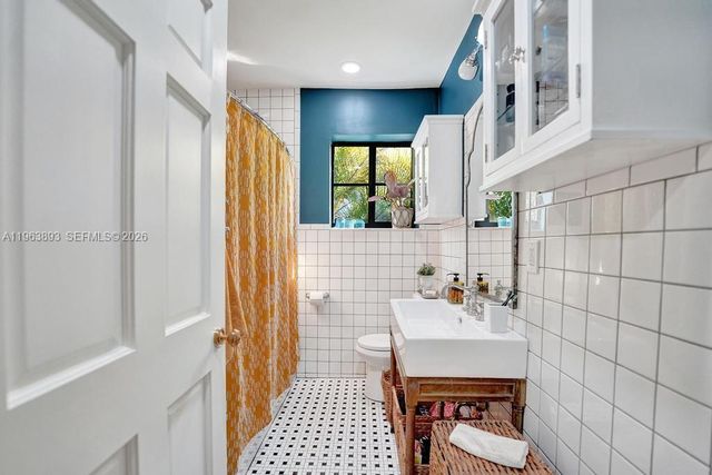 1028 Tyler St, Hollywood, FL 33019