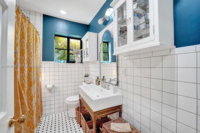 1028 Tyler St, Hollywood, FL 33019