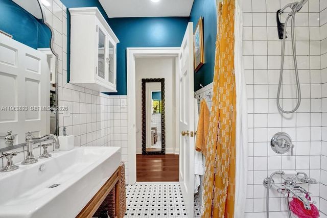 1028 Tyler St, Hollywood, FL 33019