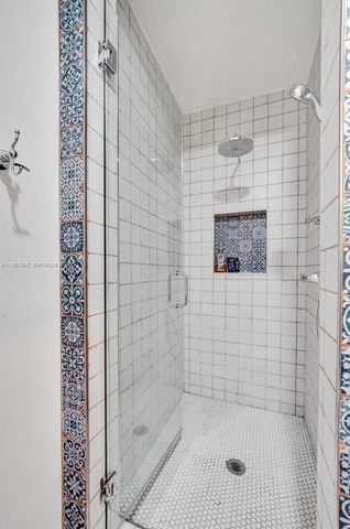 1028 Tyler St, Hollywood, FL 33019