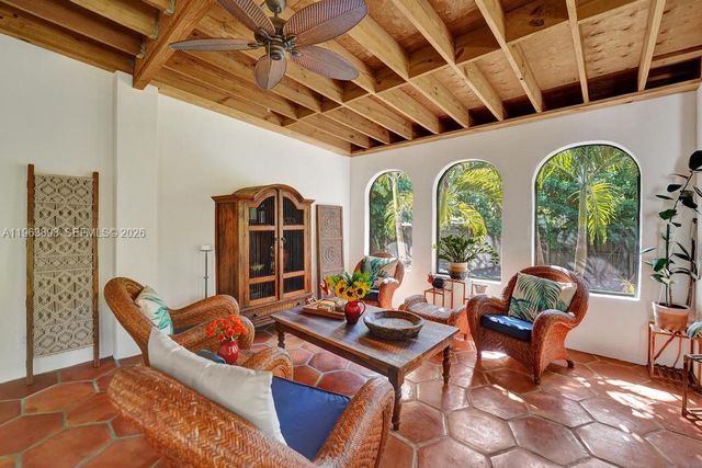 1028 Tyler St, Hollywood, FL 33019