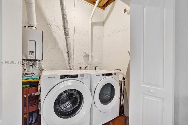 1028 Tyler St, Hollywood, FL 33019